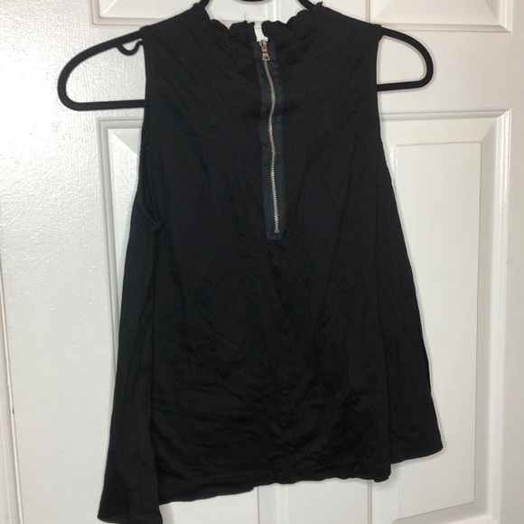 Black top - Picture 2 of 4